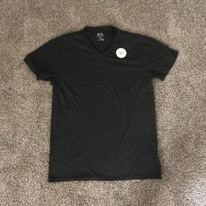 BRAND NEW W/ TAGS Oakley Slim Fit V-Neck T-Shirt